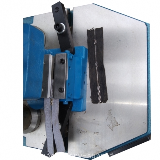 zipper teeth stripping machine