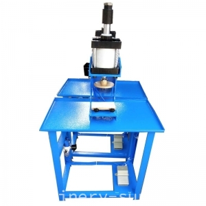 Shoe upper hole punching machine